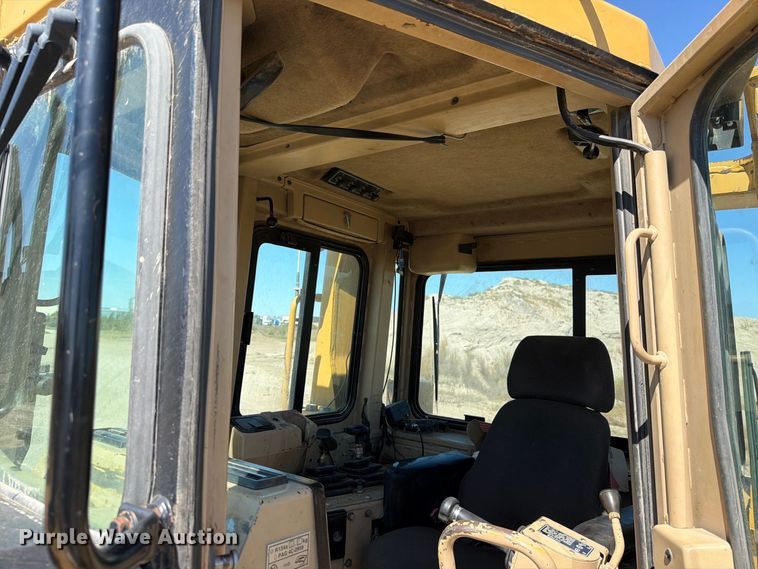 image for item FJ0524 1997 Caterpillar D8R dozer