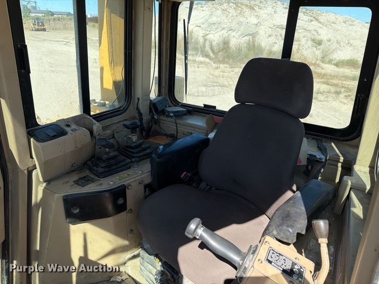 image for item FJ0524 1997 Caterpillar D8R dozer