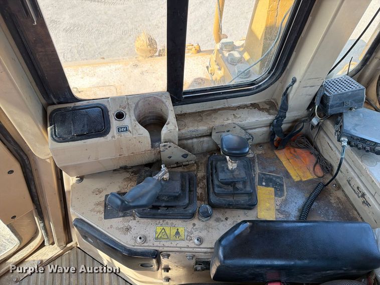 image for item FJ0524 1997 Caterpillar D8R dozer