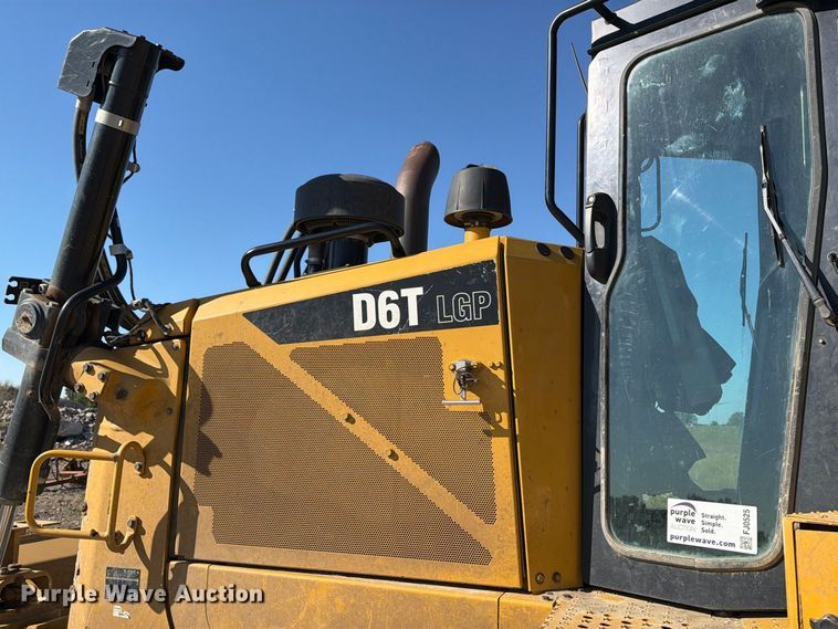 image for item FJ0525 2017 Caterpillar D6T dozer