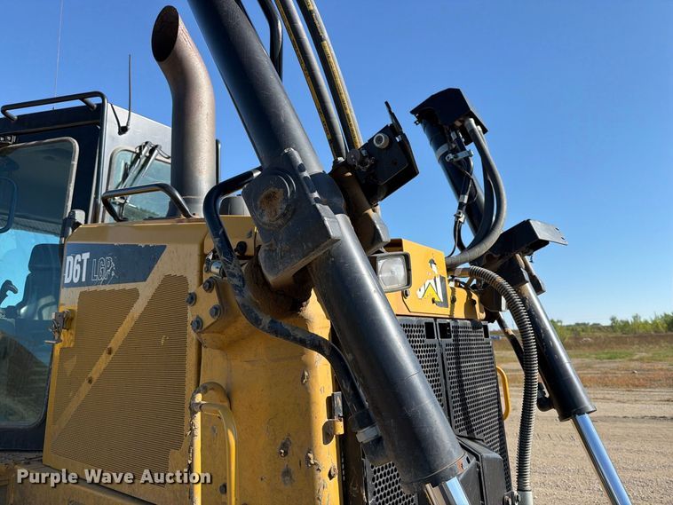 image for item FJ0525 2017 Caterpillar D6T dozer