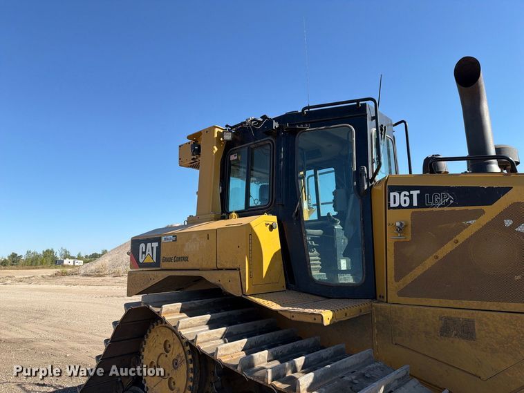 image for item FJ0525 2017 Caterpillar D6T dozer