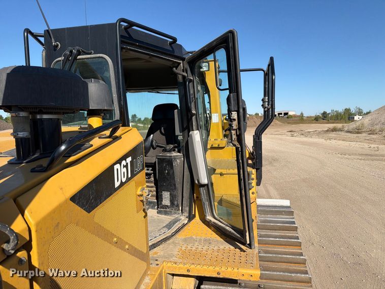 image for item FJ0525 2017 Caterpillar D6T dozer