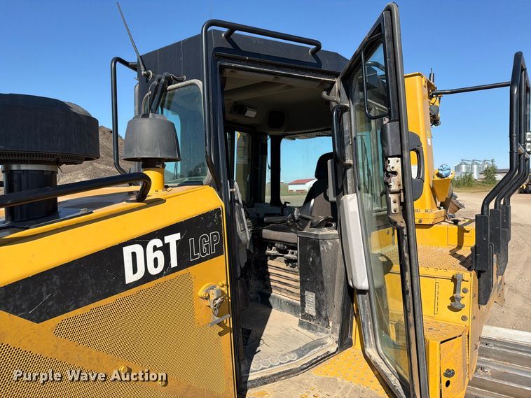 image for item FJ0525 2017 Caterpillar D6T dozer