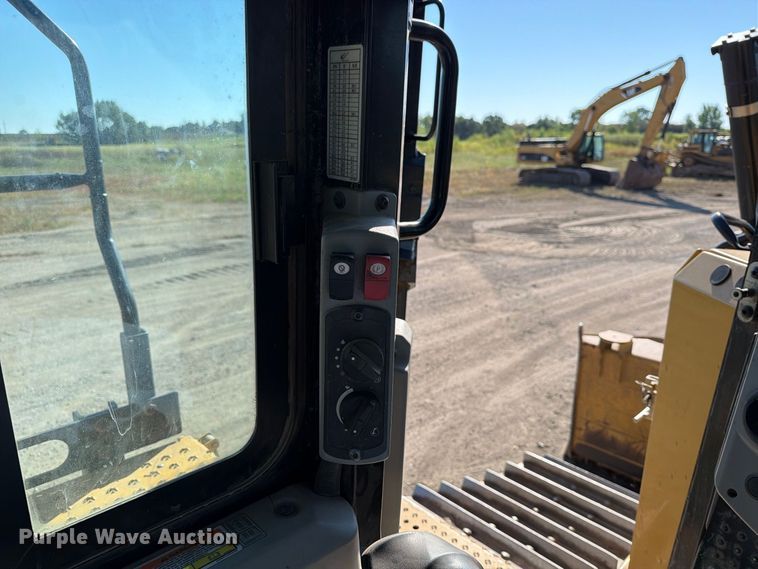 image for item FJ0525 2017 Caterpillar D6T dozer