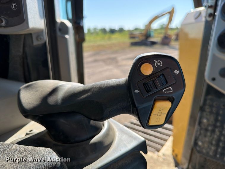 image for item FJ0525 2017 Caterpillar D6T dozer