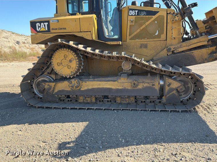 image for item FJ0525 2017 Caterpillar D6T dozer