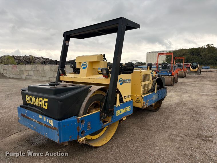 image for item FK3692 Bomag BW 266 double drum roller