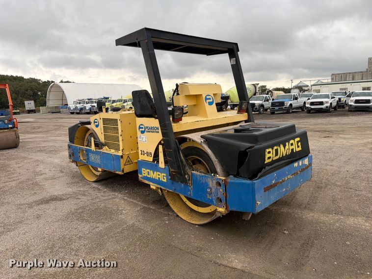 image for item FK3692 Bomag BW 266 double drum roller