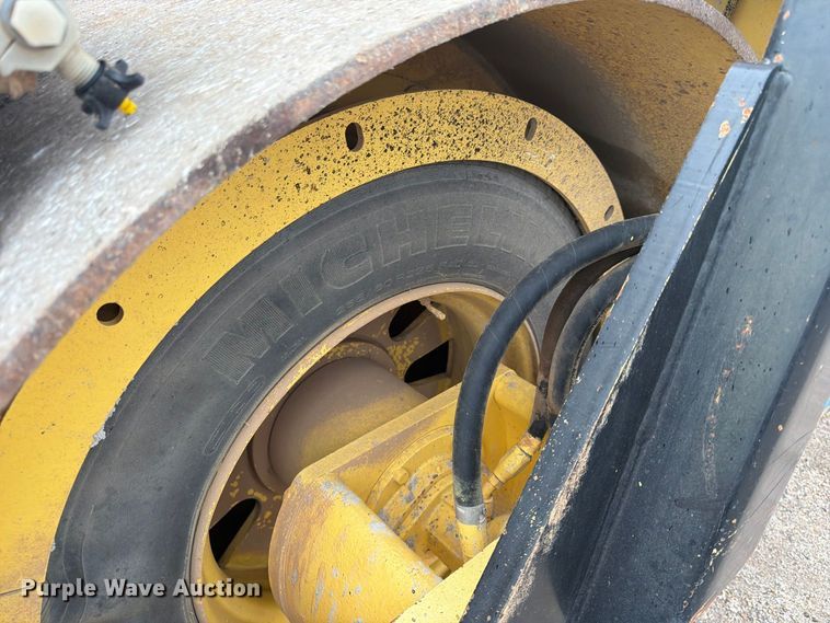 image for item FK3692 Bomag BW 266 double drum roller