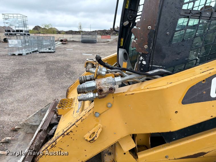 image for item FK3701 2012 Caterpillar 279C tracked skid steer loader