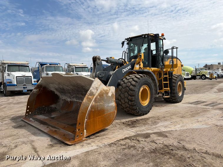 image for item FK3702 2020 John Deere 824L wheel loader