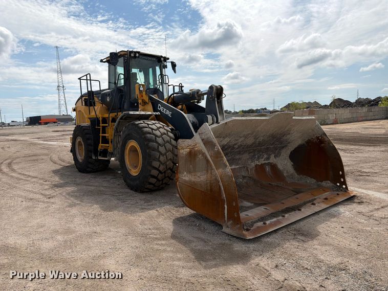 image for item FK3702 2020 John Deere 824L wheel loader
