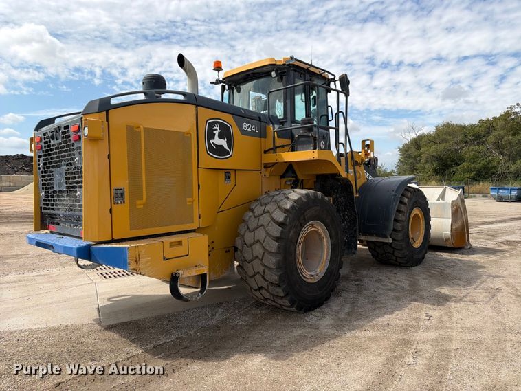 image for item FK3702 2020 John Deere 824L wheel loader