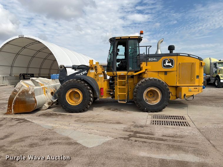 image for item FK3702 2020 John Deere 824L wheel loader