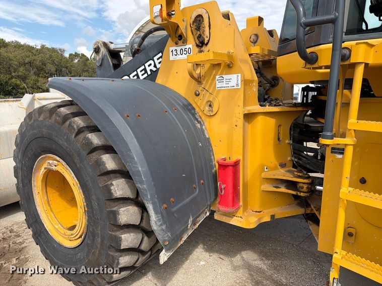 image for item FK3702 2020 John Deere 824L wheel loader