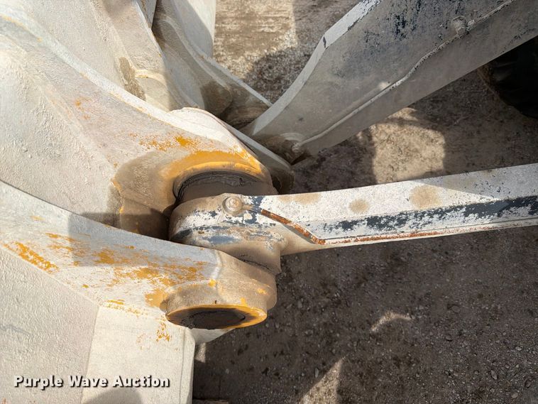 image for item FK3702 2020 John Deere 824L wheel loader