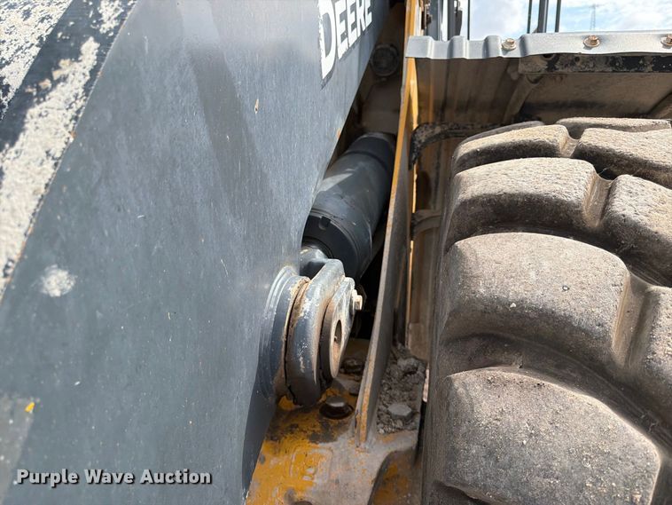 image for item FK3702 2020 John Deere 824L wheel loader