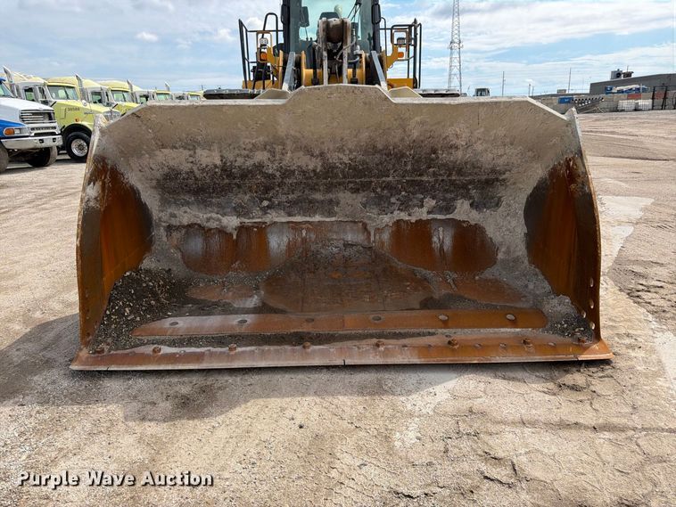 image for item FK3702 2020 John Deere 824L wheel loader