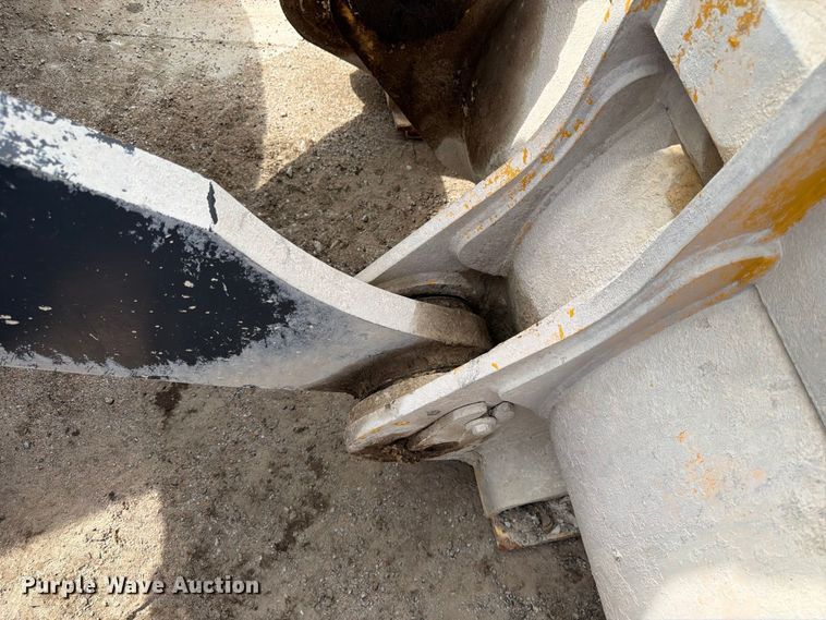 image for item FK3702 2020 John Deere 824L wheel loader