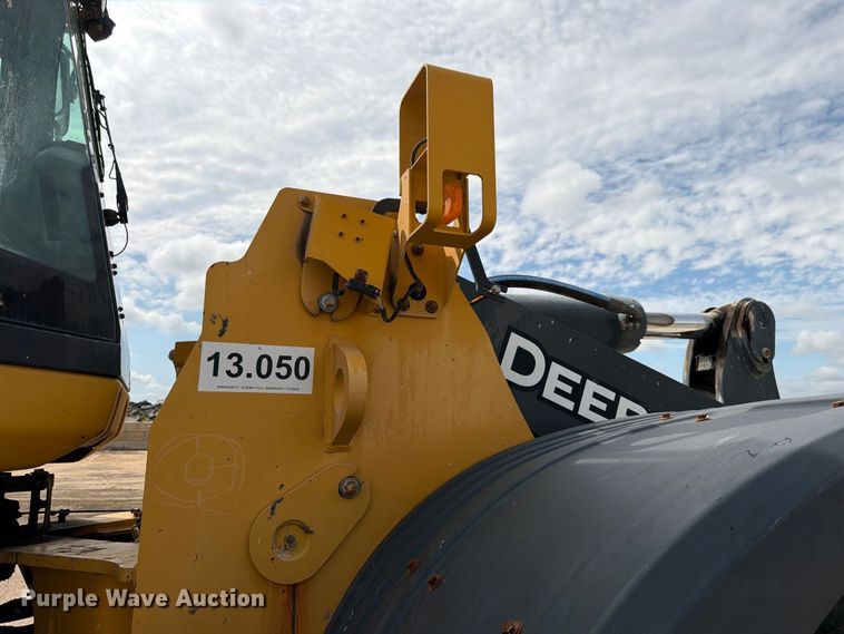 image for item FK3702 2020 John Deere 824L wheel loader