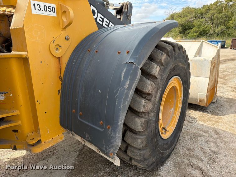 image for item FK3702 2020 John Deere 824L wheel loader