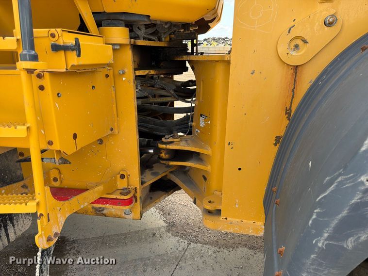image for item FK3702 2020 John Deere 824L wheel loader