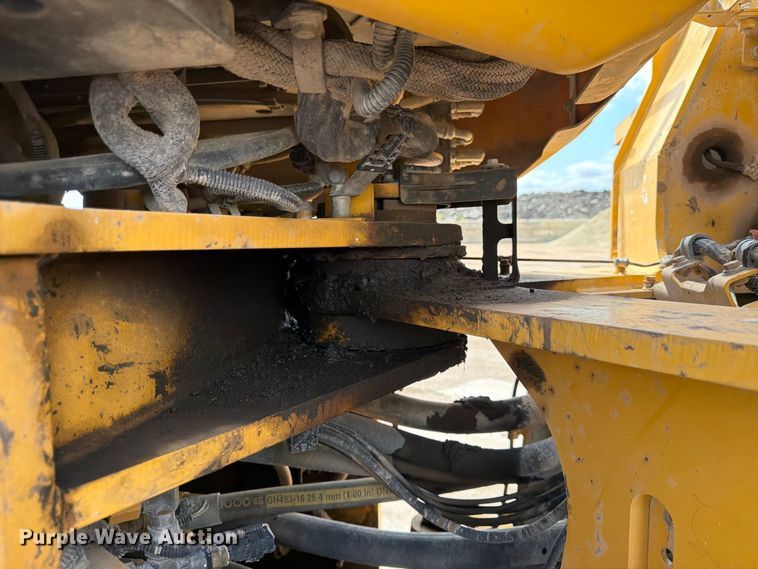 image for item FK3702 2020 John Deere 824L wheel loader