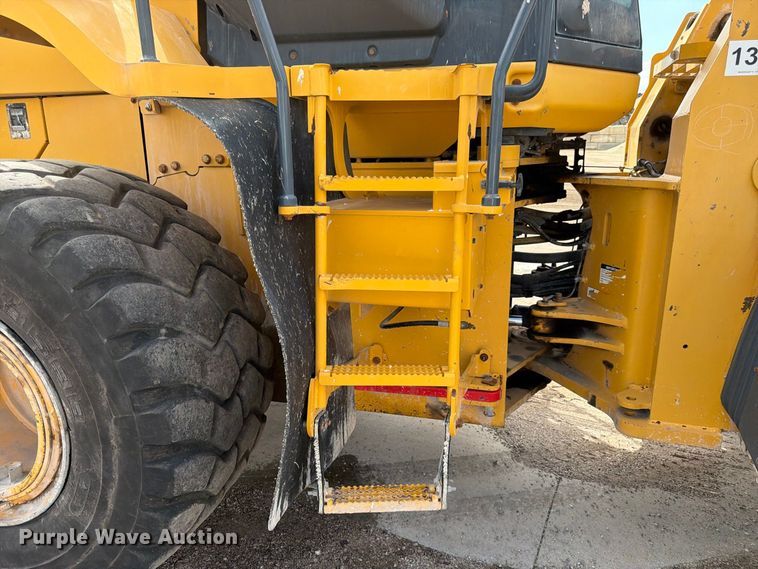 image for item FK3702 2020 John Deere 824L wheel loader