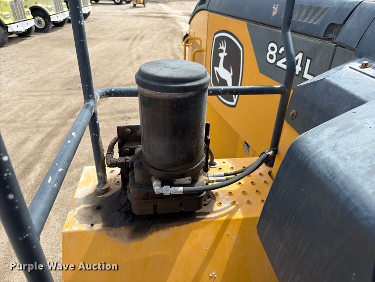 image for item FK3702 2020 John Deere 824L wheel loader