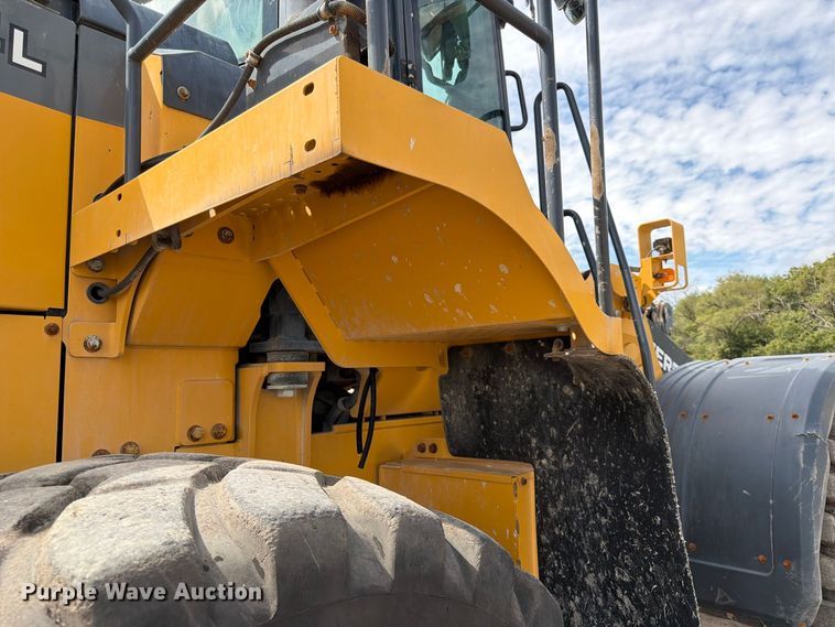 image for item FK3702 2020 John Deere 824L wheel loader