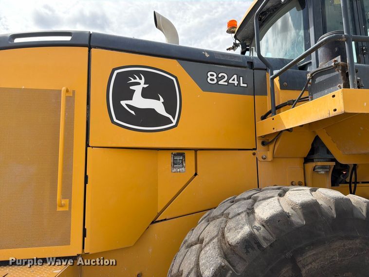 image for item FK3702 2020 John Deere 824L wheel loader