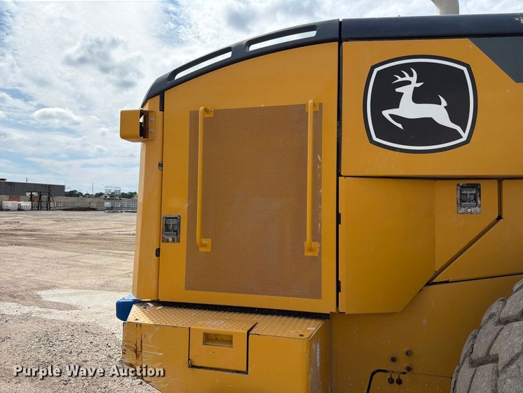 image for item FK3702 2020 John Deere 824L wheel loader