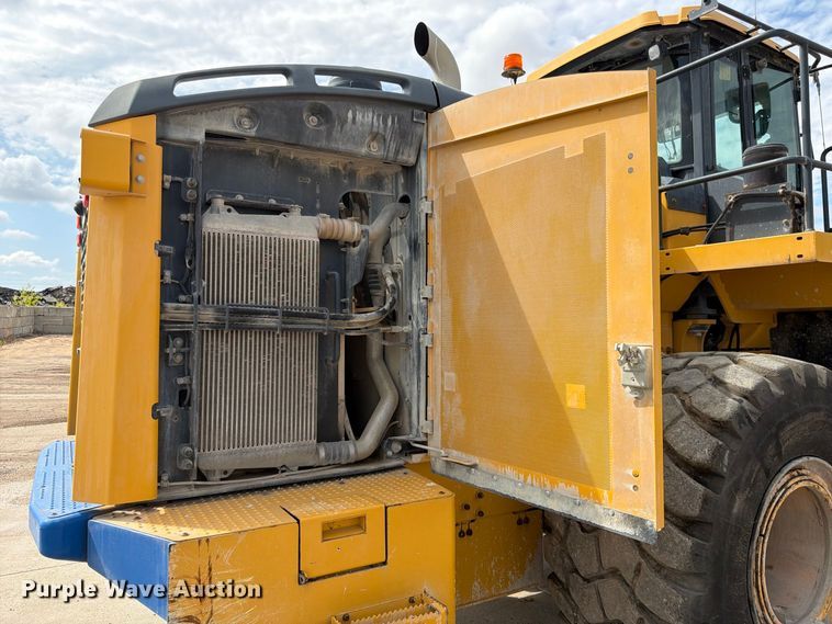 image for item FK3702 2020 John Deere 824L wheel loader