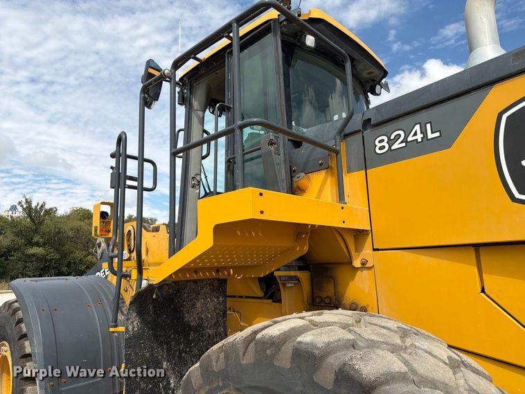 image for item FK3702 2020 John Deere 824L wheel loader
