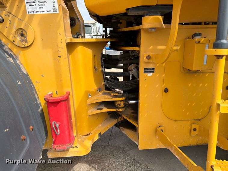 image for item FK3702 2020 John Deere 824L wheel loader