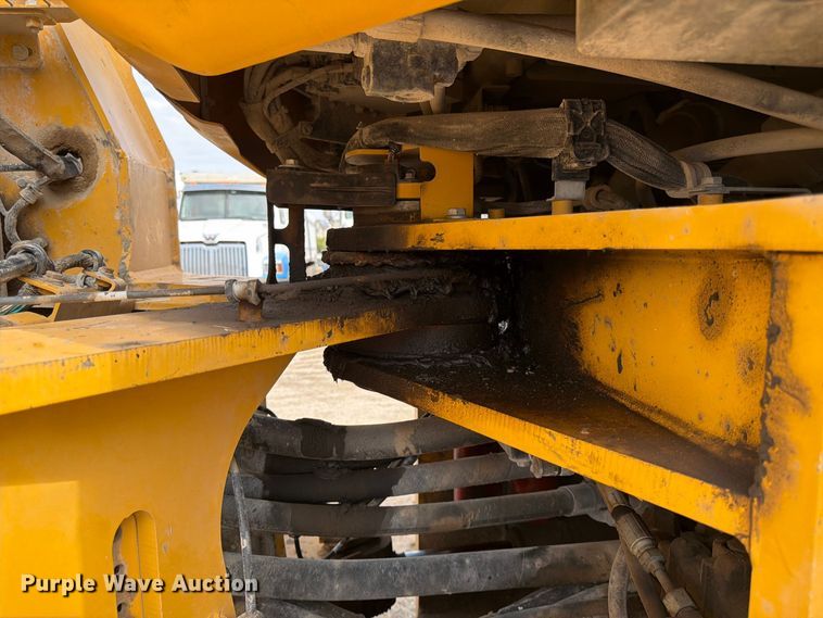 image for item FK3702 2020 John Deere 824L wheel loader