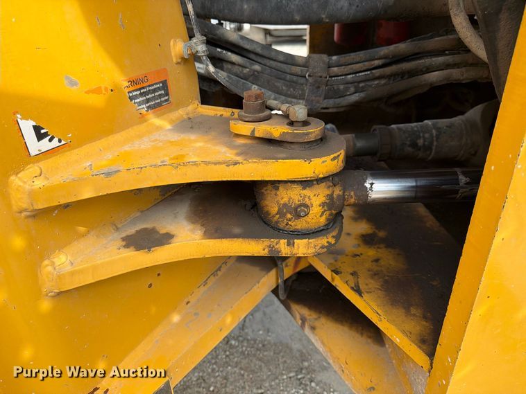 image for item FK3702 2020 John Deere 824L wheel loader