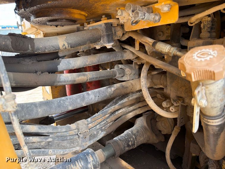 image for item FK3702 2020 John Deere 824L wheel loader