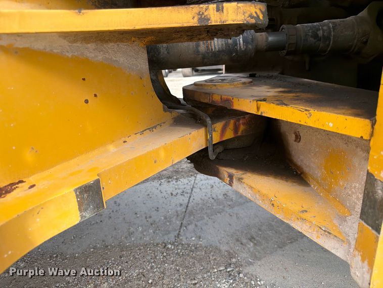 image for item FK3702 2020 John Deere 824L wheel loader