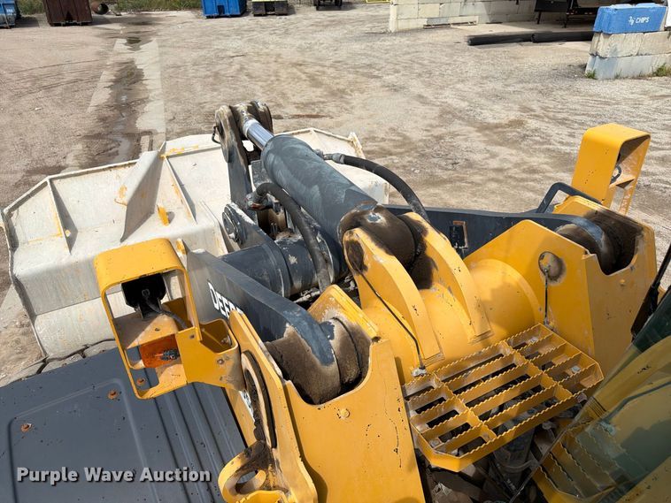 image for item FK3702 2020 John Deere 824L wheel loader