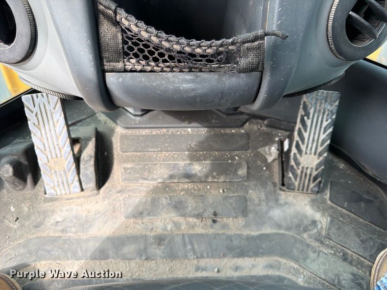 image for item FK3702 2020 John Deere 824L wheel loader