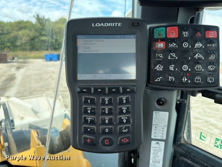 image for item FK3702 2020 John Deere 824L wheel loader