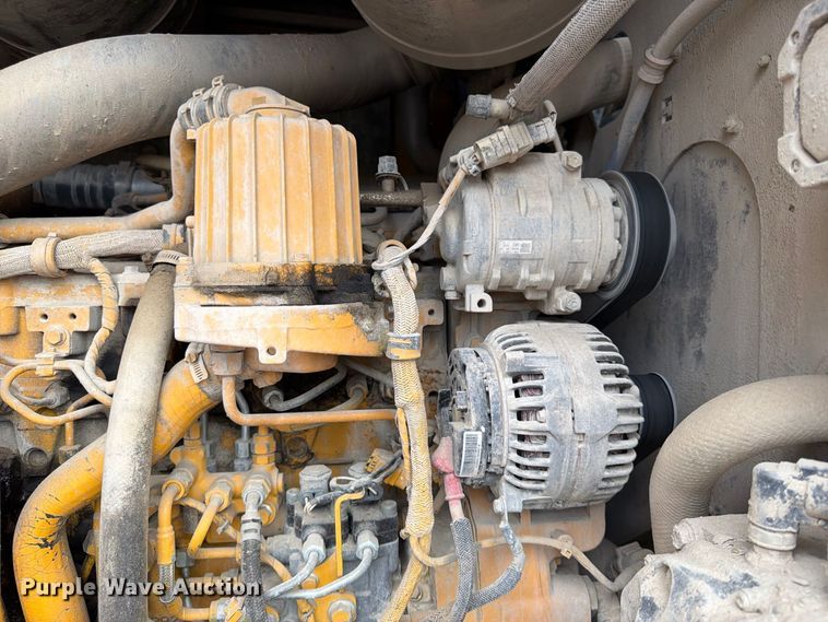 image for item FK3702 2020 John Deere 824L wheel loader