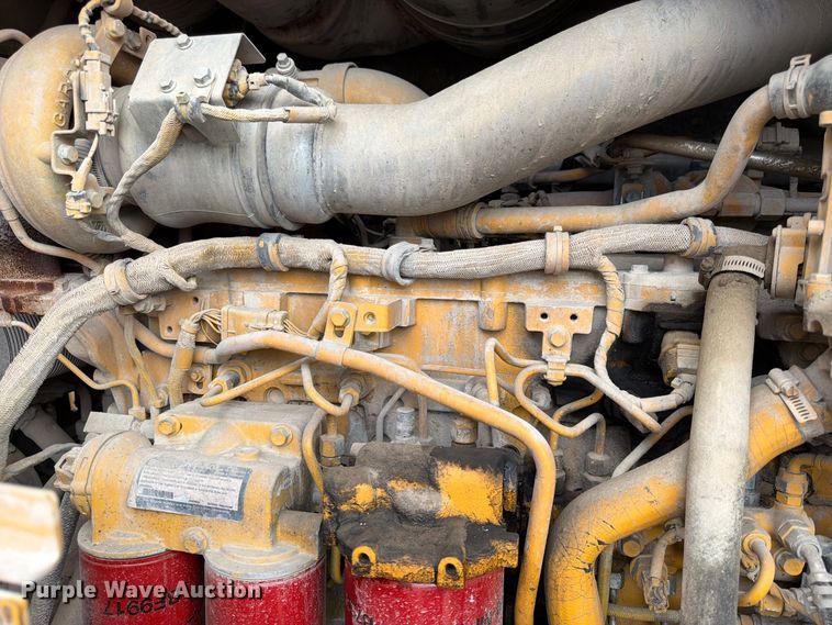 image for item FK3702 2020 John Deere 824L wheel loader