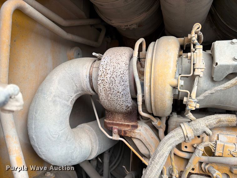 image for item FK3702 2020 John Deere 824L wheel loader