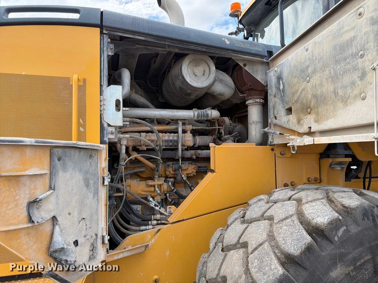 image for item FK3702 2020 John Deere 824L wheel loader