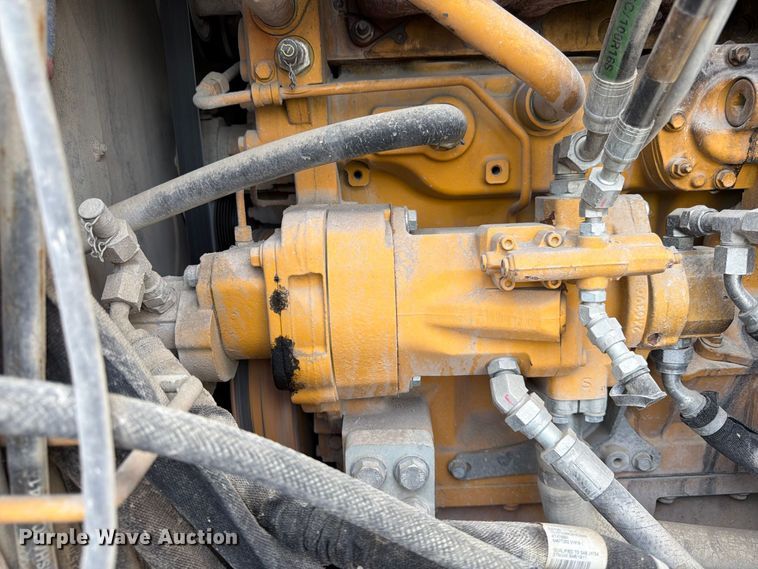 image for item FK3702 2020 John Deere 824L wheel loader
