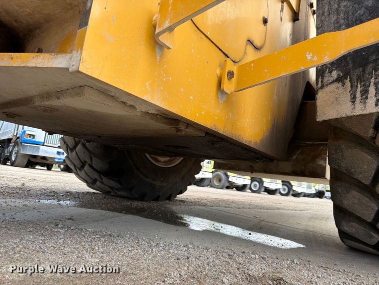 image for item FK3702 2020 John Deere 824L wheel loader