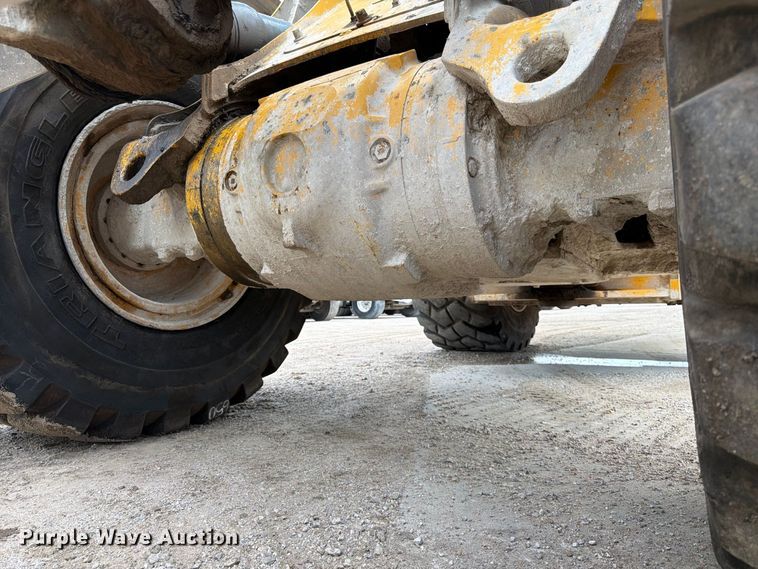 image for item FK3702 2020 John Deere 824L wheel loader